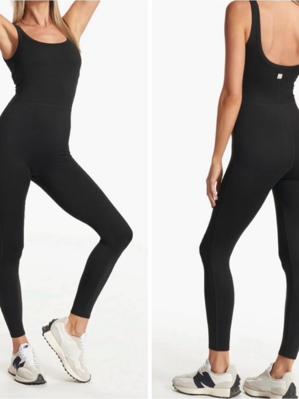 Vuori Halo Essential Jumpsuit black fitted scoop neck scoop back XL